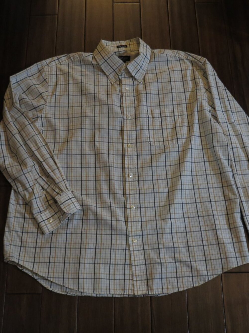 Van Heusen XL 17-17/5 Button Down Long Sleeve Shirt Plaid White Gold Black